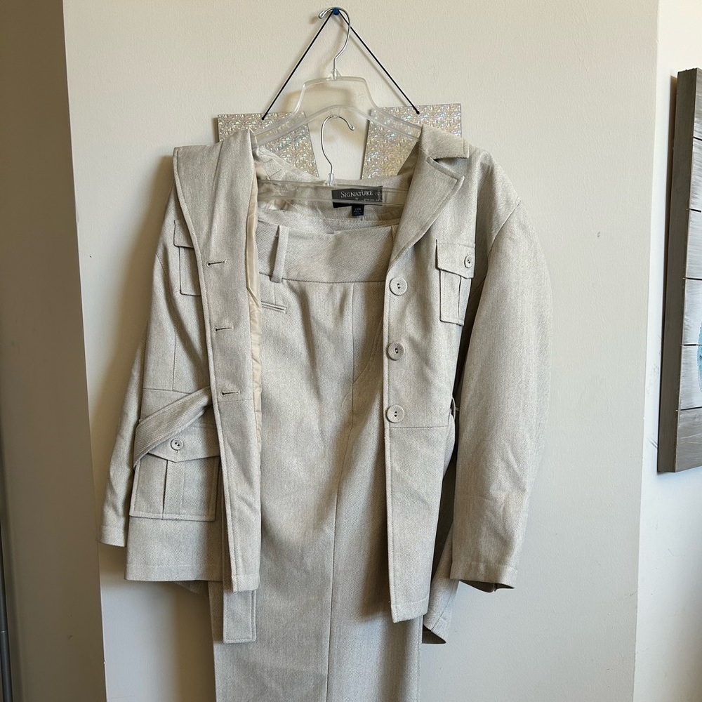 Larry Levine 100% Polyester beige suit set Size 24W